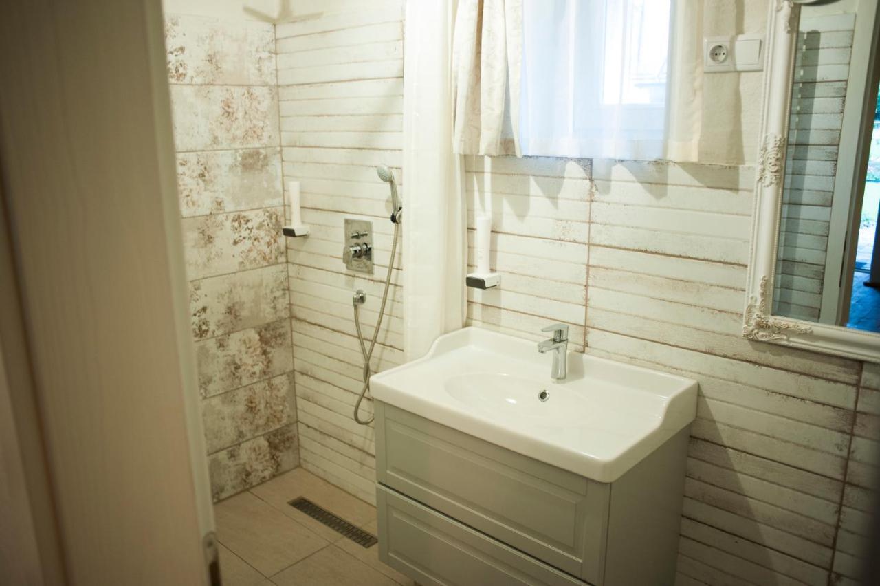 Pajta Apartman Es Vendeghaz Tata Ngoại thất bức ảnh