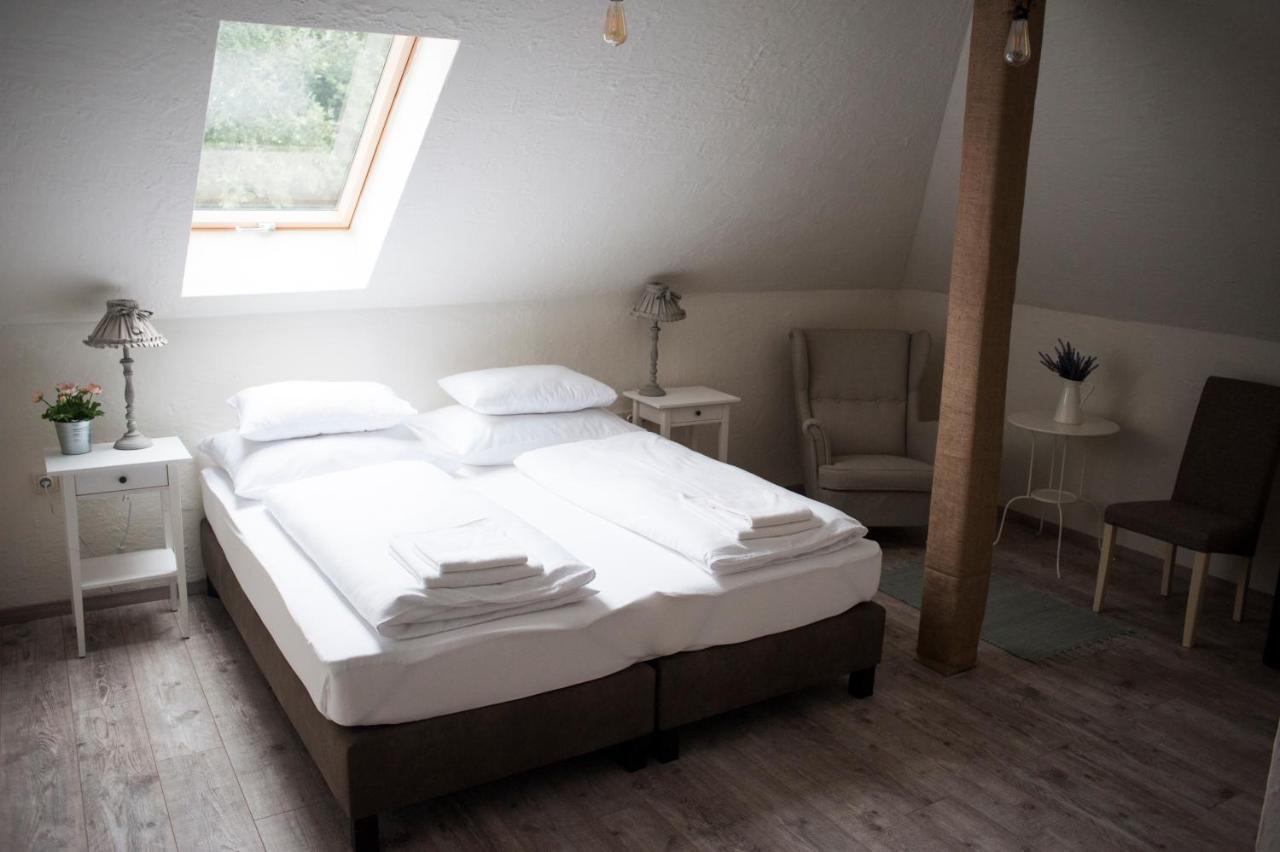 Pajta Apartman Es Vendeghaz Tata Ngoại thất bức ảnh